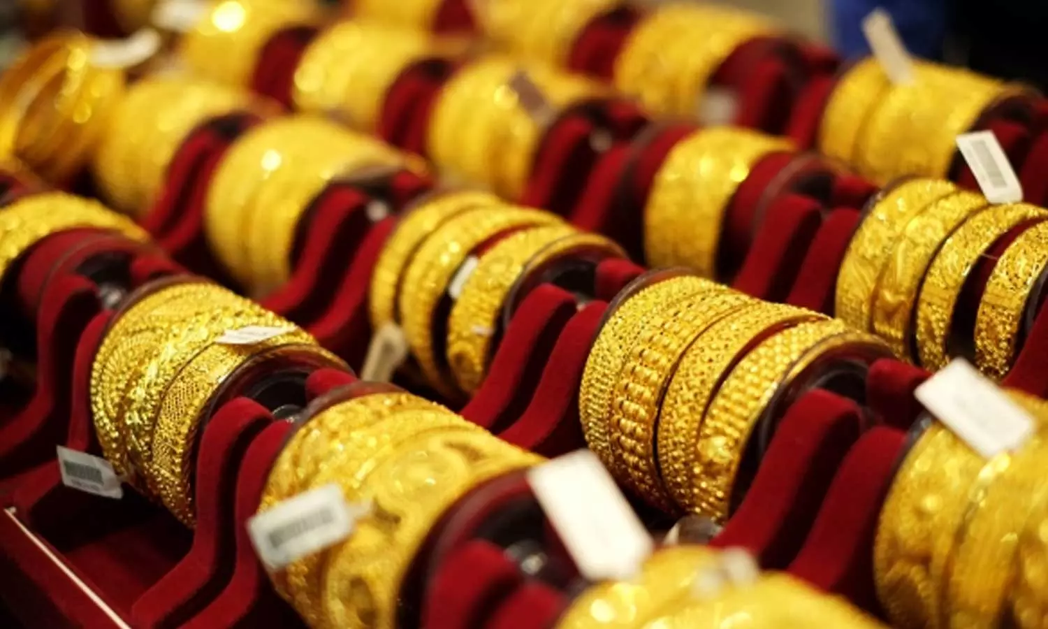 കുത്തനെ കൂപ്പുകുത്തി സ്വര്ണവില; പവന് 3,440 രൂപ കുറഞ്ഞു കുത്തനെ കൂപ്പുകുത്തി സ്വര്ണവില; പവന് 3,440 രൂപ കുറഞ്ഞു