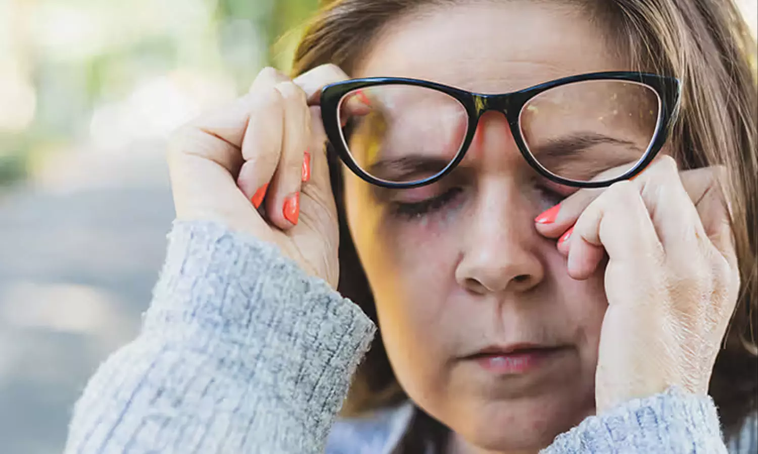 നിങ്ങൾ ഇടയ്ക്കിടെ മുഖത്ത് തൊടാറുണ്ടോ?; സൂക്ഷിച്ചില്ലെങ്കില്‍ പണികിട്ടും..