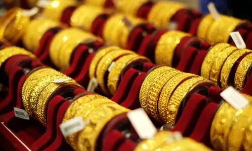 കുത്തനെ കൂപ്പുകുത്തി സ്വര്‍ണവില; പവന് 3,440 രൂപ കുറഞ്ഞു