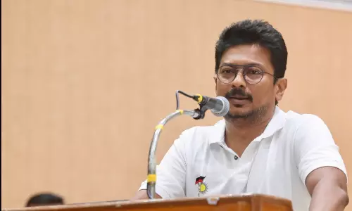 പ്ലീസ് നാറ്റിക്കരുത്; യുവനടിയുടെ ഗ്ലാമര്‍ ചിത്രം റീ പോസ്റ്റ്  ചെയ്ത് ഉദയനിധി സ്റ്റാലിൻ, വിമര്‍ശനം