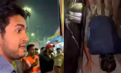 പാർക്കിങ്ങിനെ ചൊല്ലിയുള്ള തർക്കം; ഉത്തർപ്രദേശിൽ പൊലീസ് നോക്കിനിൽക്കേ കാർഡ്രൈവറെ മുട്ടുകുത്തി മാപ്പു പറയിച്ച് ബിജെപി നേതാവ്