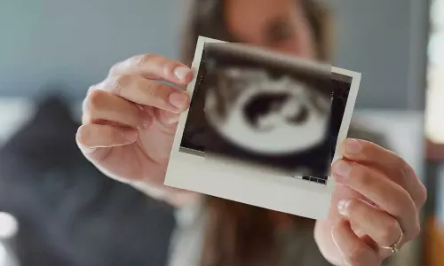 ജെൻഡർ റിവീൽ പാർട്ടിയും ബേബി ഷവറും നടത്തി; ‘പ്രസവിച്ചു’ കിടക്കുന്ന മകളുടെ മുറിയിൽ കുട്ടിക്ക് പകരം അമ്മ കണ്ടത് പാവയെ