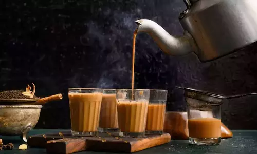 ചായ വീണ്ടും ചൂടാക്കി കുടിക്കുന്നവരാണോ? എന്നാൽ സൂക്ഷിച്ചോ...