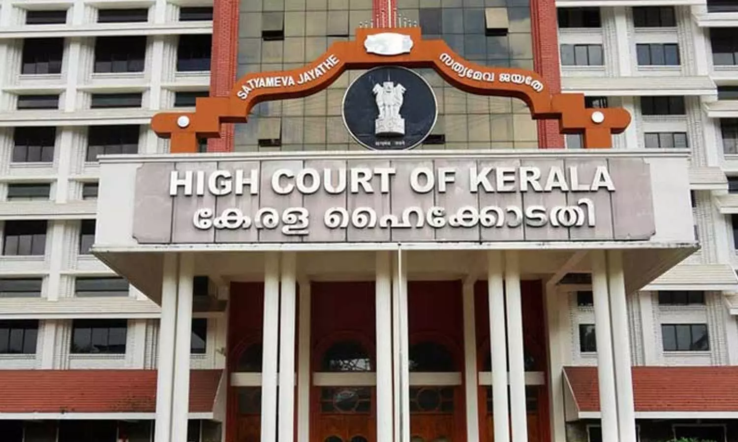 ബ്രാഹ്മണർ അല്ലാത്തവരെയും ക്ഷേത്രങ്ങളിലെ   ശാന്തിമാരായി നിയമിക്കാം; തിരുവിതാംകൂർ ദേവസ്വം ബോർഡിന്റെ വിജ്ഞാപനം ശരിവെച്ച് ഹൈക്കോടതി