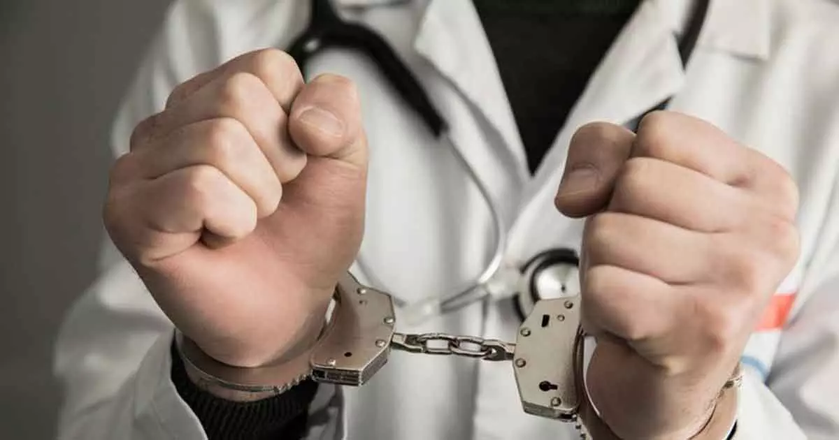 ബഹ്റൈനിലെ സൽമാബാദിൽ ലൈസൻസില്ലാതെ വീട്ടിൽ ചികിത്സ നടത്തുകയായിരുന്ന വ്യാജ ഡോക്ടർ അറസ്റ്റിൽ