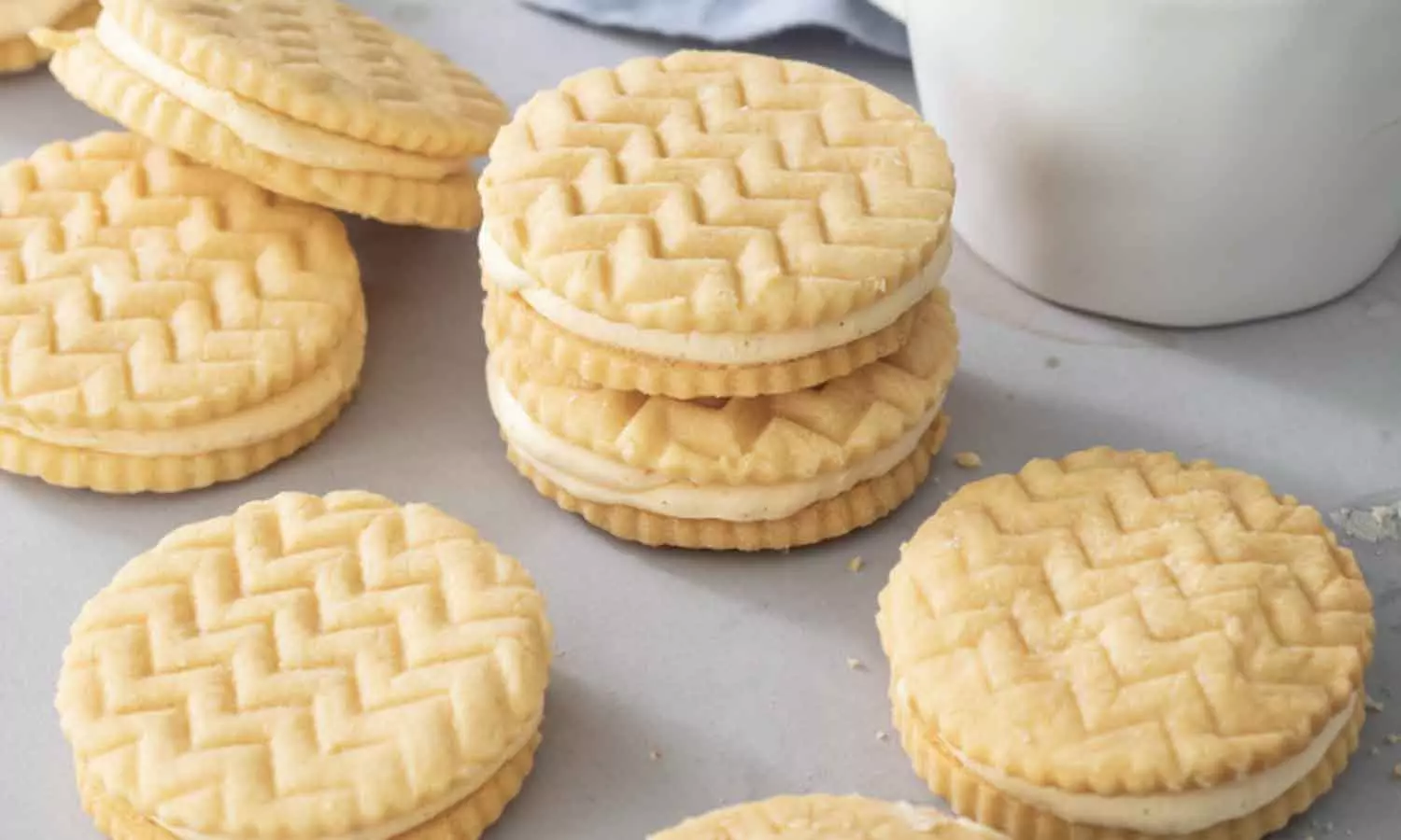 നിങ്ങളുടെ പ്രിയപ്പെട്ട ബിസ്‌കറ്റിലെ ക്രീം ശരിക്കും പാലിൽ നിന്നാണോ? ആ Cream അല്ല ബിസ്‌കറ്റ് പാക്കറ്റുകളിൽ എഴുതിയ Creme