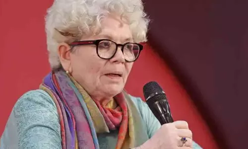 കമ്യൂണിസത്തിന് ഹിന്ദുത്വയിലുണ്ടാവുന്ന പിഎംശ്രീകുട്ടികൾക്കായി കാത്തിരിക്കുന്നു; പിഎംശ്രീ പദ്ധതി ഒപ്പിട്ട സർക്കാറിനെ വിമർശിച്ച് സാറാ ജോസഫ്