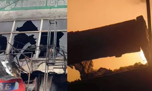 കോഴിക്കോട് തീപിടുത്തം; രണ്ട് കടകൾ പൂർണമായും കത്തിനശിച്ചു