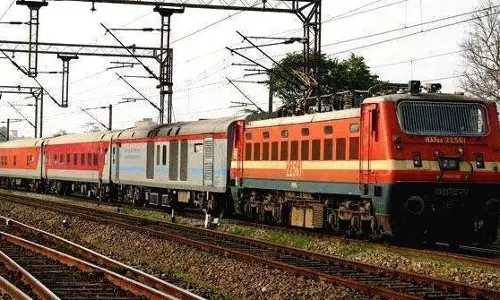 എഞ്ചിൻ തകരാര്‍; തിരുവനന്തപുരം-കോഴിക്കോട് ജനശതാബ്ദി വൈകുന്നു