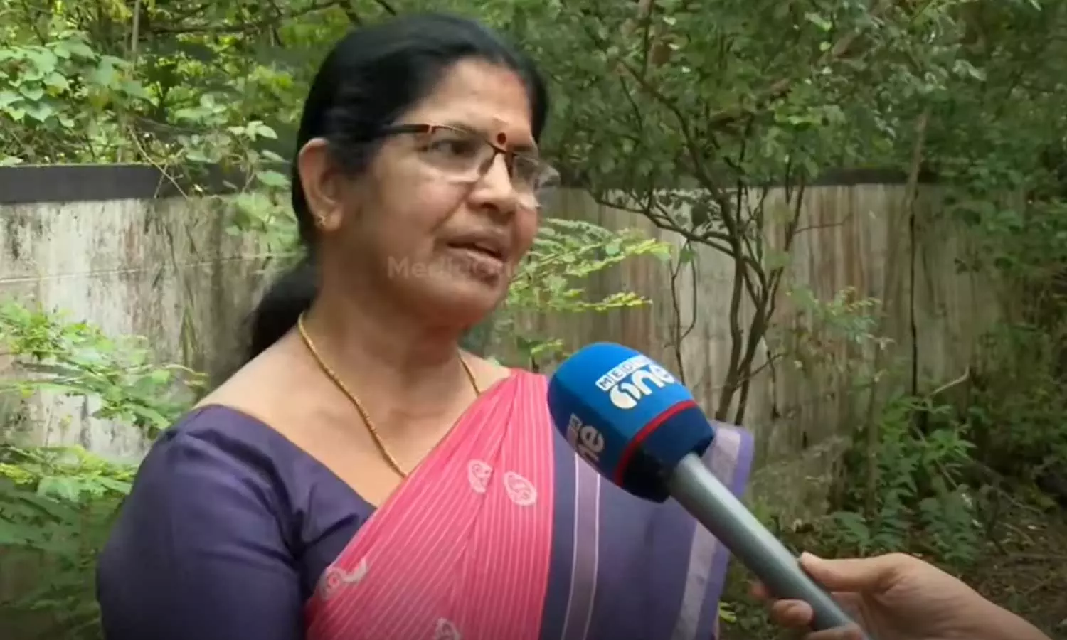 ജനങ്ങളെ പുച്ഛിച്ച് കൊണ്ടുള്ള ഒരുമാതിരി വർത്താനമാണ് നമ്മുടെ എക്സൈസ് മന്ത്രിക്ക് എം.ബി രാജേഷിനെതിരെ ഗുരുതര ആരോപണവുമായി എലപ്പുള്ളി പഞ്ചായത്ത് പ്രസിഡന്റ് ജനങ്ങളെ പുച്ഛിച്ച് കൊണ്ടുള്ള ഒരുമാതിരി വർത്താനമാണ് നമ്മുടെ എക്സൈസ് മന്ത്രിക്ക് എം.ബി രാജേഷിനെതിരെ ഗുരുതര ആരോപണവുമായി എലപ്പുള്ളി പഞ്ചായത്ത് പ്രസിഡന്റ്