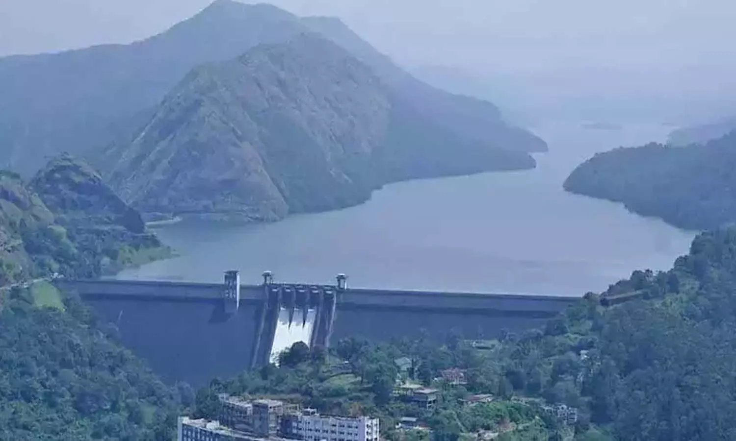 പ്രളയ സാധ്യത; സംസ്ഥാനത്ത് പത്ത് ഡാമുകളിൽ റെഡ് അലർട്ട് പ്രഖ്യാപിച്ചു പ്രളയ സാധ്യത; സംസ്ഥാനത്ത് പത്ത് ഡാമുകളിൽ റെഡ് അലർട്ട് പ്രഖ്യാപിച്ചു