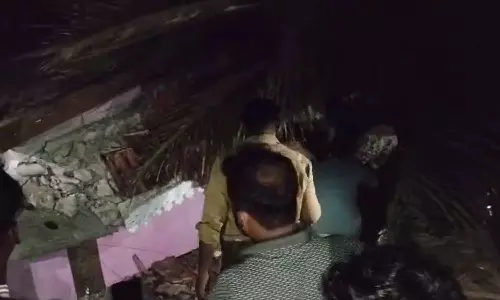 ഇടുക്കി അടിമാലിയിൽ വീടുകൾക്കു മുകളിലേക്ക് മണ്ണിടിഞ്ഞു