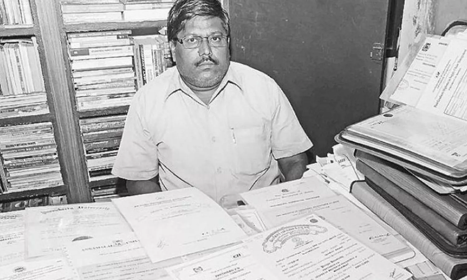 150 ഡിഗ്രിയുള്ള ചെന്നൈ പ്രഫസർ; പിന്നിൽ അമ്മക്ക് നൽകിയ ഒരു സത്യത്തിന്റെ കഥ 150 ഡിഗ്രിയുള്ള ചെന്നൈ പ്രഫസർ; പിന്നിൽ അമ്മക്ക് നൽകിയ ഒരു സത്യത്തിന്റെ കഥ