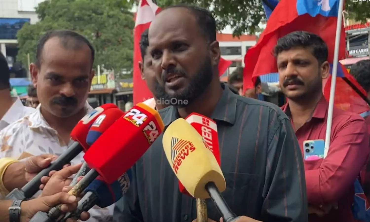 എസ്എഫ്‌ഐ ഇനി മുണ്ടുടുത്ത് സമരത്തിനിറങ്ങരുത്, മടക്കി കുത്തേണ്ടി വന്നാൽ കാവി കളസം പൊതുജനം കാണും; പിഎം ശ്രീയിൽ പരിഹാസവുമായി എഐവൈഎഫ്