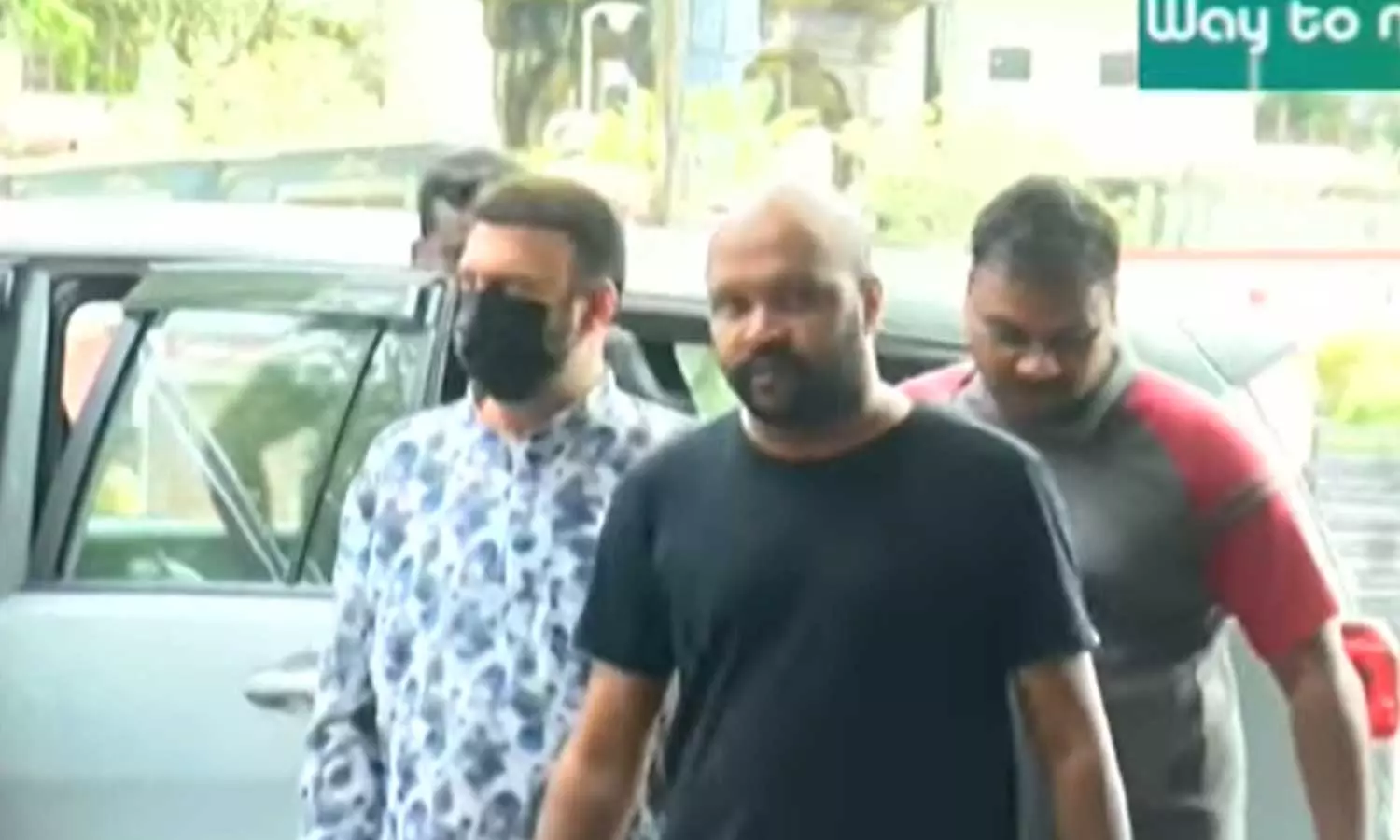 ആറ് കോടിയുടെ ഭൂമി തട്ടിപ്പുകേസ്; മുഖ്യപ്രതി അനിൽ തമ്പിയെ തിരുവനന്തപുരത്ത് എത്തിച്ചു ആറ് കോടിയുടെ ഭൂമി തട്ടിപ്പുകേസ്; മുഖ്യപ്രതി അനിൽ തമ്പിയെ തിരുവനന്തപുരത്ത് എത്തിച്ചു