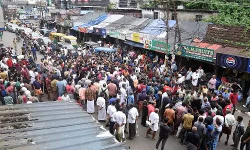 പാളയം മാർക്കറ്റ് തുറന്ന് പ്രവർത്തിക്കാൻ ഒരു മാസം കൂടി സമയം വേണമെന്ന് കോഴിക്കോട് കോർപ്പറേഷൻ