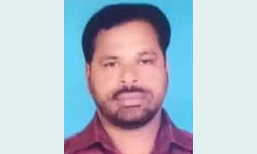 ഒരുകോടി രൂപ ബാധ്യത വരുത്തിയെന്ന് ആരോപണം: സസ്പെന്ഷനിലായിരുന്ന വെള്ളനാട് സഹകരണ ബാങ്ക് സെക്രട്ടറി ആത്മഹത്യ ചെയ്തു ഒരുകോടി രൂപ ബാധ്യത വരുത്തിയെന്ന് ആരോപണം: സസ്പെന്ഷനിലായിരുന്ന വെള്ളനാട് സഹകരണ ബാങ്ക് സെക്രട്ടറി ആത്മഹത്യ ചെയ്തു