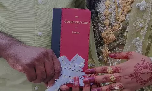 ഭരണ ഘടന കൈമാറി, ദേശീയ ഗാനത്തോടെ അവസാനിപ്പിച്ചു; വ്യത്യസ്തമായൊരു വിവാഹം