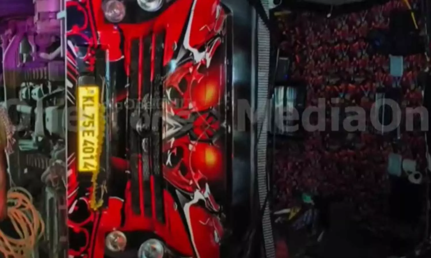 കോട്ടയത്ത് ടൂറിസ്റ്റ് ബസ് മറിഞ്ഞ് യുവതി മരിച്ചു; നിരവധി യാത്രക്കാർക്ക് പരിക്ക്