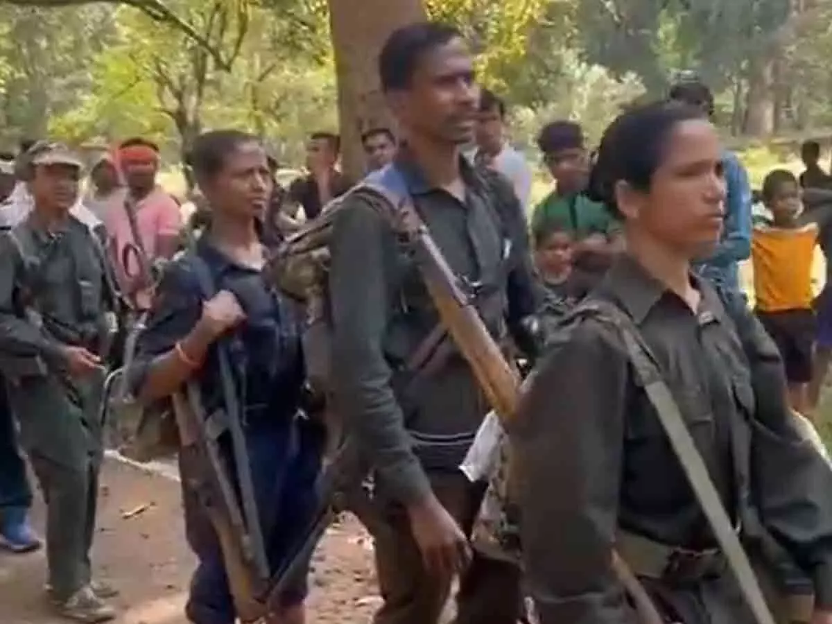 ഛത്തീസ്ഗഡിലെ കങ്കറിൽ 21 മാവോയിസ്റ്റുകൾ കീഴടങ്ങി ഛത്തീസ്ഗഡിലെ കങ്കറിൽ 21 മാവോയിസ്റ്റുകൾ കീഴടങ്ങി