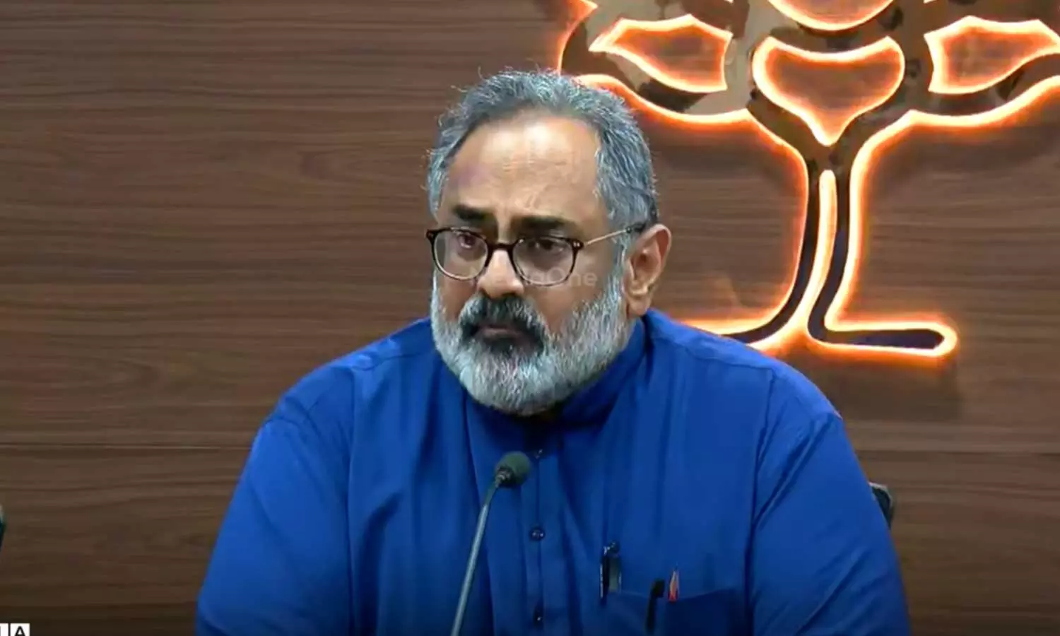 മെസി സ്കാമിൽപ്പെടുമ്പോൾ ചിലർ ശ്രദ്ധ തിരിക്കാൻ ഇങ്ങനെ ചിലത് കൊണ്ട് വരും; ഭൂമി കുംഭകോണ ആരോപണങ്ങൾക്ക് മറുപടി നൽകാതെ രാജീവ് ചന്ദ്രശേഖര്‍