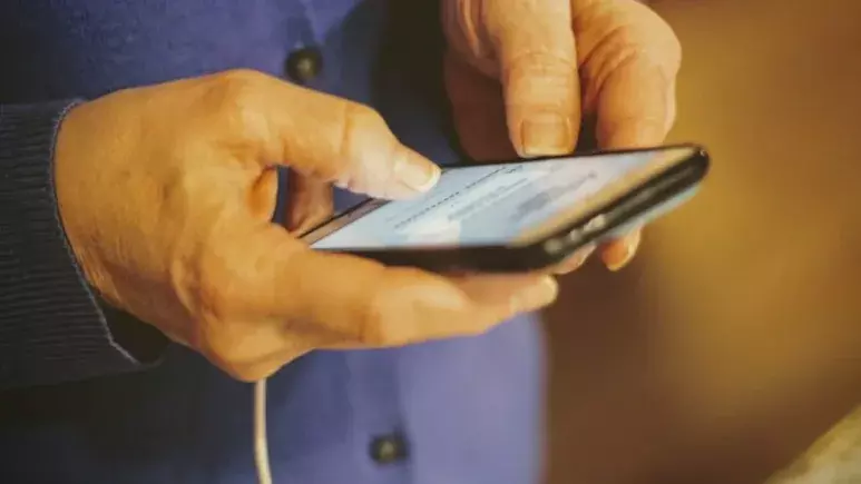 അച്ഛാ എനിക്ക് ആമസോണിൽ ജോലി കിട്ടി; പിതാവിന്റെ പ്രതികരണം ഏറ്റെടുത്ത് നെറ്റിസൺസ് അച്ഛാ എനിക്ക് ആമസോണിൽ ജോലി കിട്ടി; പിതാവിന്റെ പ്രതികരണം ഏറ്റെടുത്ത് നെറ്റിസൺസ്