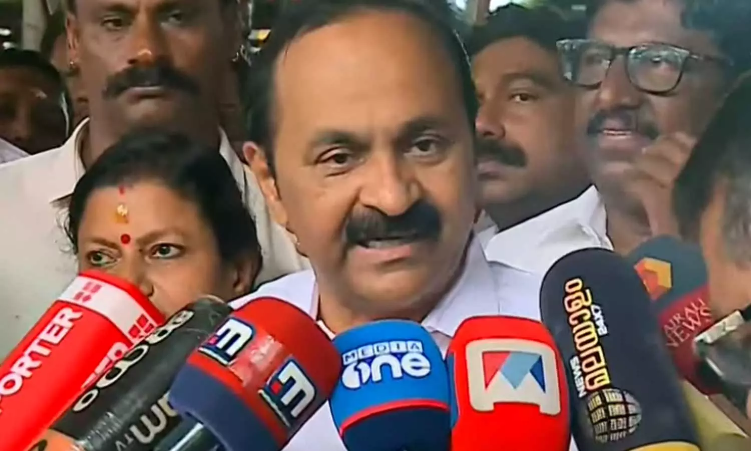 രസതന്ത്രത്തിനുള്ള നൊബേൽ സമ്മാനം പിണറായി വിജയന് നൽകണം: വി.ഡി സതീശൻ