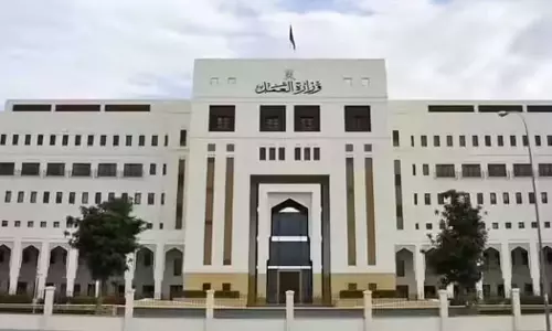 പ്രവാസികളുടെ വർക്ക് പെർമിറ്റ് ലളിതമാക്കാൻ ഒമാൻ തൊഴിൽ മന്ത്രാലയം