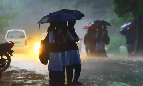 കനത്ത മഴ; തൃശൂര്‍ ജില്ലയിലെ വിദ്യാഭ്യാസ സ്ഥാപനങ്ങള്‍ക്ക് നാളെ അവധി