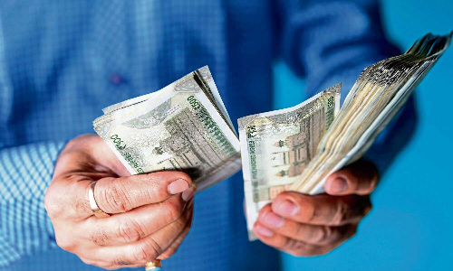 Maharashtra Man duped 8000 women who made tobacco products at home and cheated them of Rs 12 crore