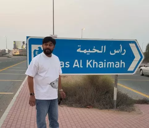 റാസൽ ഖൈമയിലെ ആ വീട്ടിന്‍റെ മുറ്റത്ത് ഒരു പിടി മണ്ണ് വാരിയിട്ട് തുടങ്ങിയ ജീവിതമാണ്; വൈറലായി ഷറഫുദ്ദീന്‍റെ പോസ്റ്റ്