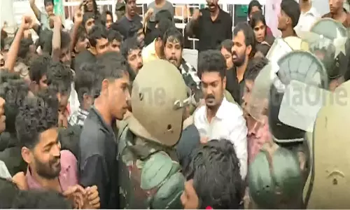 കാർഷിക സർവകലാശാലയിലെ ഫീസ് വർധന; തൃശൂരിൽ എസ്എഫ്ഐ മാർച്ചിൽ സംഘർഷം