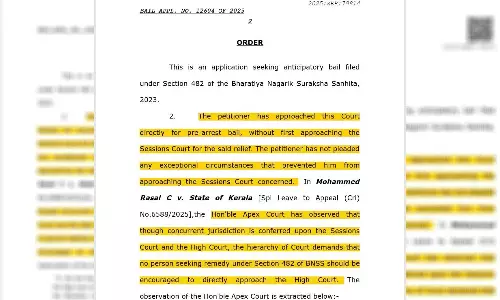ക്രിമിനൽ കേസ് പ്രതിയോട് മുൻകൂർ ജാമ്യത്തിന് ആദ്യം സെഷൻസ് കോടതിയെ സമീപിക്കാൻ ഹൈക്കോടതി ക്രിമിനൽ കേസ് പ്രതിയോട് മുൻകൂർ ജാമ്യത്തിന് ആദ്യം സെഷൻസ് കോടതിയെ സമീപിക്കാൻ ഹൈക്കോടതി