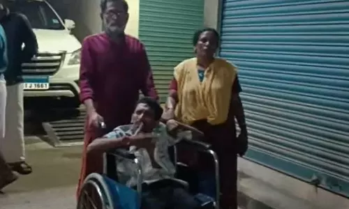 ആലുവയിൽ ഭിന്നശേഷിക്കാരനടങ്ങുന്ന കുടുംബത്തെ പെരുവഴിയിലാക്കി ബാങ്ക് ജപ്തി