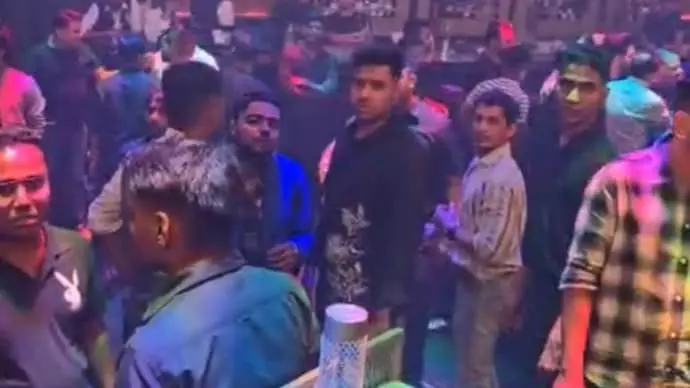 കൊൽക്കത്തയിൽ ആഡംബര ഹോട്ടലിൽ യുവതിക്ക് നേരെ പീഡനശ്രമം; ആക്രമിച്ചത് കൂട്ടബലാത്സംഗക്കേസിലെ പ്രതി കൊൽക്കത്തയിൽ ആഡംബര ഹോട്ടലിൽ യുവതിക്ക് നേരെ പീഡനശ്രമം; ആക്രമിച്ചത് കൂട്ടബലാത്സംഗക്കേസിലെ പ്രതി