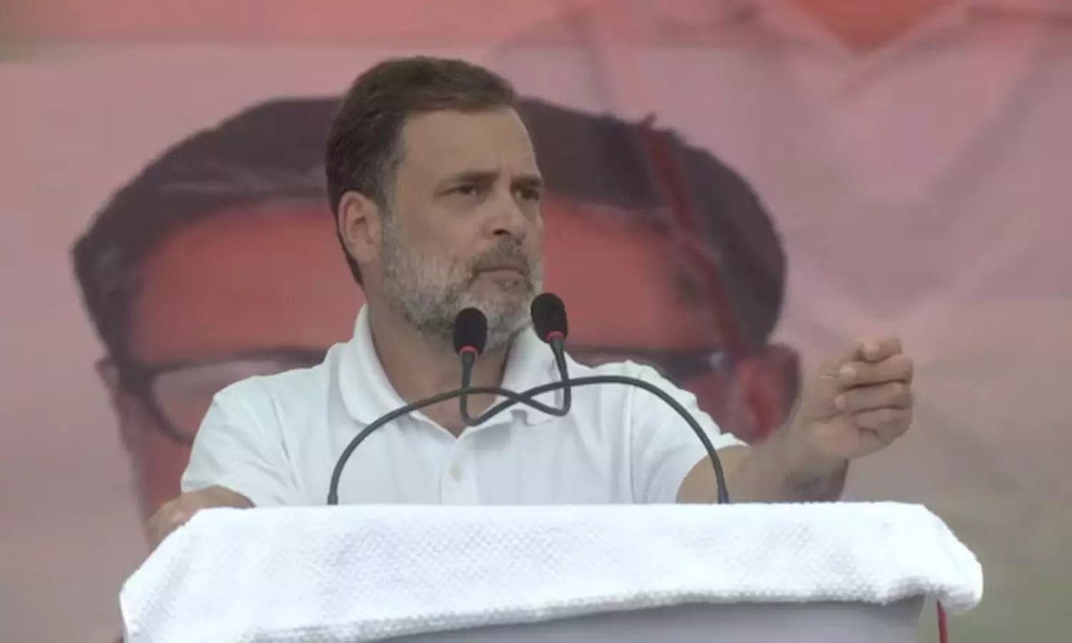 വേദിയിൽ ഡാൻസ് ചെയ്യാൻ പറഞ്ഞുനോക്കൂ, വോട്ടിന് വേണ്ടി മോദി അതും ചെയ്യും; പരിഹസിച്ച് രാഹുൽ ഗാന്ധി