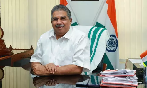 കലാമണ്ഡലത്തിൽ പഠിപ്പിക്കുന്നത് പാട്ടും ഡാൻസുമാണ്. ഇ-മെയിൽ അയക്കലല്ല; മല്ലിക സാരാഭായിയെ തള്ളി സജി ചെറിയാൻ