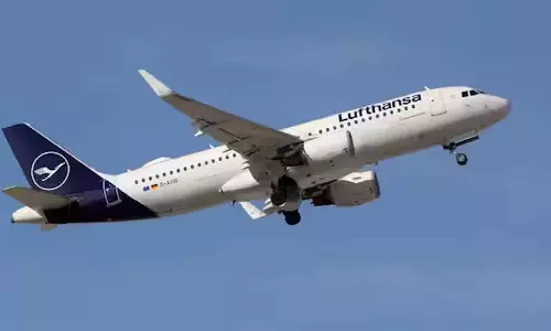 ഫോർക്ക് ഉപയോഗിച്ച് സഹയാത്രികനെ കുത്തി; വിമാനത്തിന് അടിയന്തര ലാൻഡിങ്, സംഭവിച്ചത്... ഫോർക്ക് ഉപയോഗിച്ച് സഹയാത്രികനെ കുത്തി; വിമാനത്തിന് അടിയന്തര ലാൻഡിങ്, സംഭവിച്ചത്...