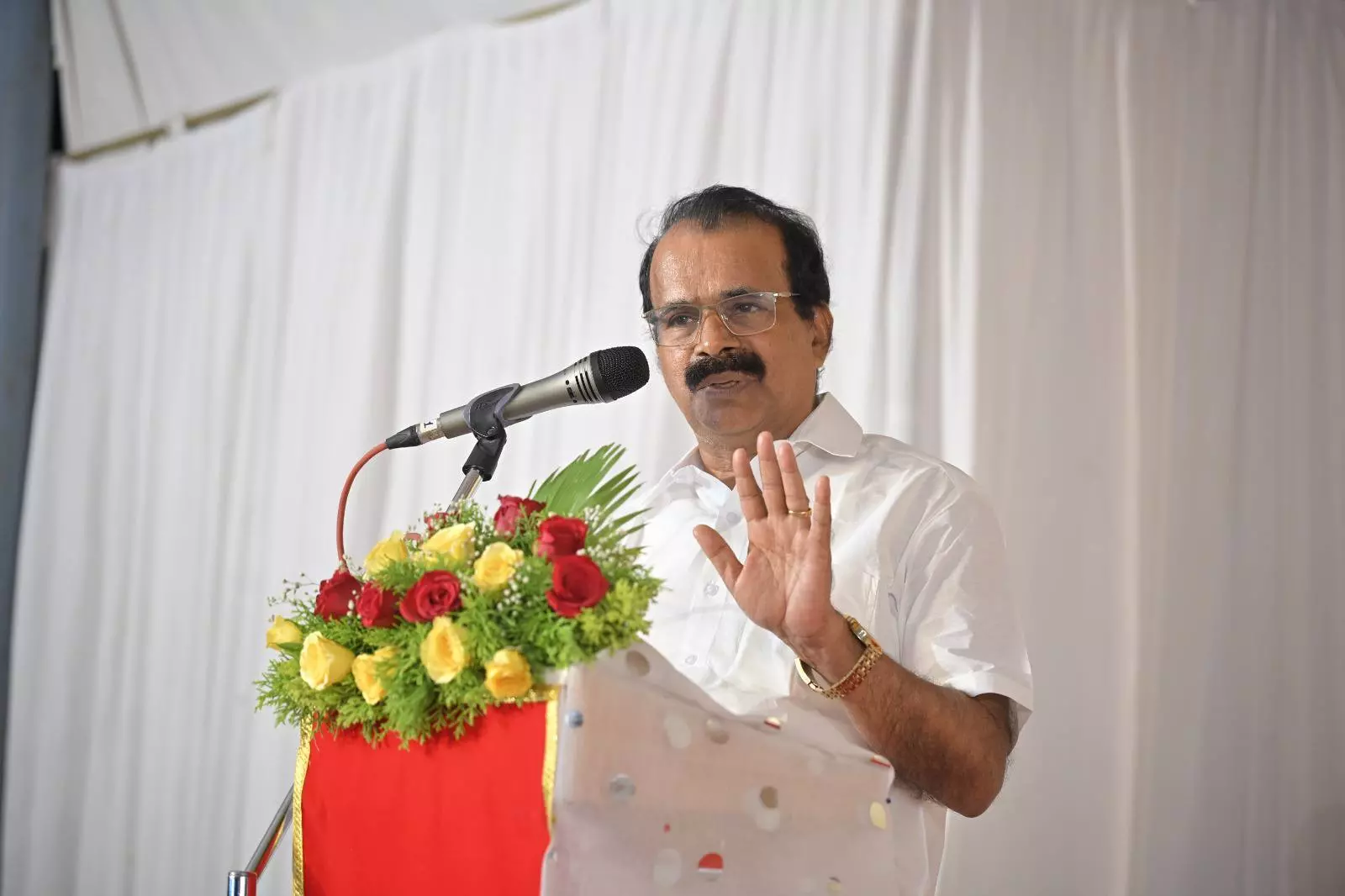 പിഎം ശ്രീ; സംസ്ഥാന സർക്കാരിന്‍റെ പിൻമാറ്റം സർക്കാർ സ്കൂളുകളെ തകർക്കാനെന്ന്  കേന്ദ്രമന്ത്രി ജോർജ് കുര്യൻ