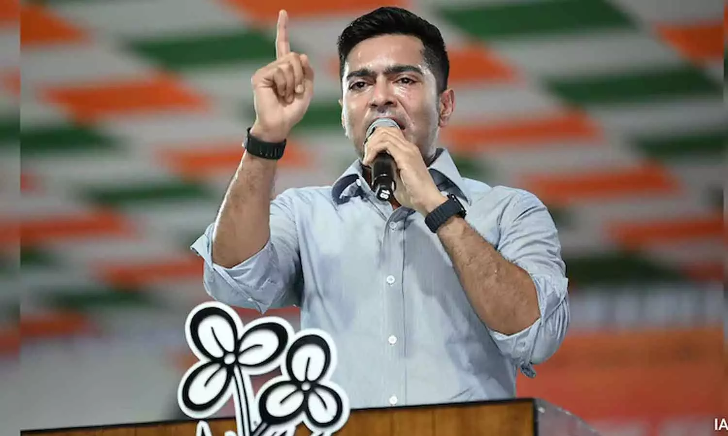 ജനന സർട്ടിഫിക്കറ്റ് ചോദിച്ചാൽ ബിജെപിക്കാരെ കെട്ടിയിടുക, ആദ്യം അവരോട് കാണിക്കാൻ പറയുക; എസ്‌ഐആറിൽ അഭിഷേക് ബാനർജി