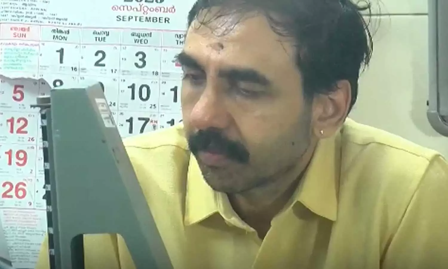 ശബരിമല സ്വർണക്കൊള്ള; ദേവസ്വം ബോർഡ് മുൻ ഉദ്യോഗസ്ഥരെ അന്വേഷണ സംഘം വൈകാതെ ചോദ്യം ചെയ്യും ശബരിമല സ്വർണക്കൊള്ള; ദേവസ്വം ബോർഡ് മുൻ ഉദ്യോഗസ്ഥരെ അന്വേഷണ സംഘം വൈകാതെ ചോദ്യം ചെയ്യും