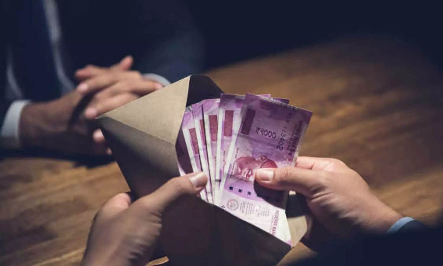 ആംബുലൻസിൽ നിന്ന് ശ്മശാനത്തിലേക്കുള്ള ചെലവ്; ബം​ഗളൂരുവിൽ മകളുടെ മരണത്തിൽ ആശുപത്രി അധികൃതർ കൈക്കൂലി ആവശ്യപ്പെട്ടെന്ന് പിതാവ്