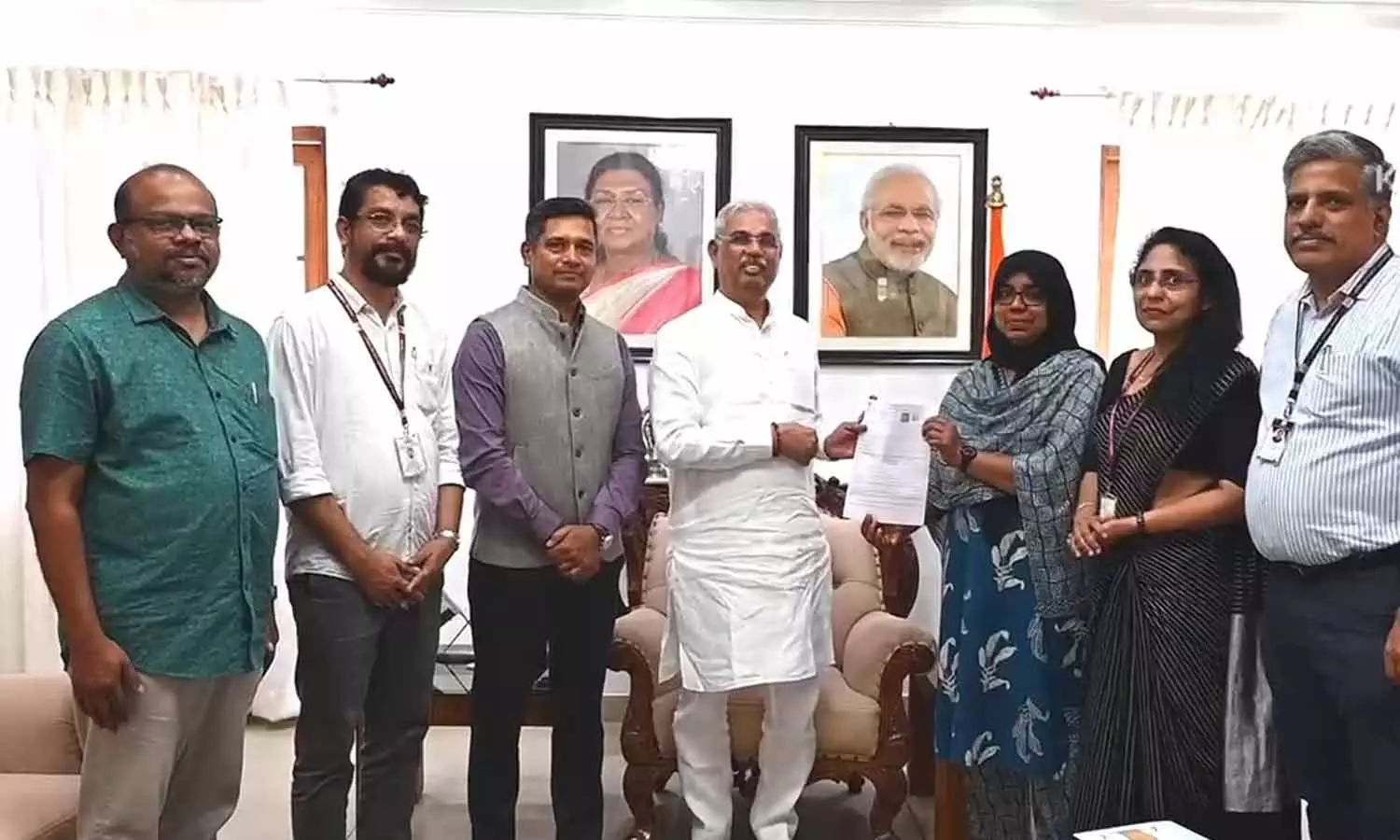 എസ്‌ഐആർ: നടപടികൾക്ക് തുടക്കമിട്ട് സംസ്ഥാനം; എന്യുമറേഷൻ ഫോം ഗവർണർക്ക് നൽകി