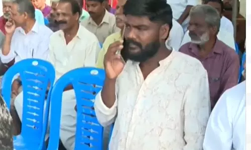 പാലക്കാട്ട് ഒയാസിസിന് വെള്ളം എടുക്കാൻ അനുമതി നൽകിയതിൽ കോൺഗ്രസ് പ്രതിഷേധം പാലക്കാട്ട് ഒയാസിസിന് വെള്ളം എടുക്കാൻ അനുമതി നൽകിയതിൽ കോൺഗ്രസ് പ്രതിഷേധം