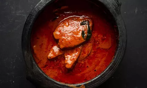 കൊല്ലത്ത് മന്ത്രവാദത്തിന് തയ്യാറാകാത്തതിന് ഭാര്യയുടെ മുഖത്ത് ഭർത്താവ് മീൻകറിയൊഴിച്ചു