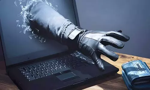 സൈബർ തട്ടിപ്പ്: മൂവാറ്റുപുഴയിൽ കോൺഗ്രസ് നേതാവിന്റെ ഭാര്യ ഉൾപ്പെടെ എട്ടു പേർ കസ്റ്റഡിയിൽ