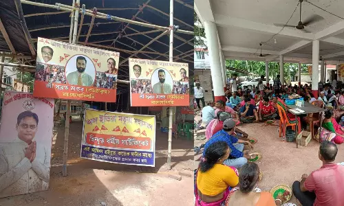 ‘50 രൂപക്ക് ഹിന്ദു തിരിച്ചറിയൽ കാർഡ്; ബംഗാളിൽ മതുവകൾക്ക് ബിജെപി മന്ത്രിയുടെ നേതൃത്വത്തിൽ ഹിന്ദു കാർഡ് വിതരണം