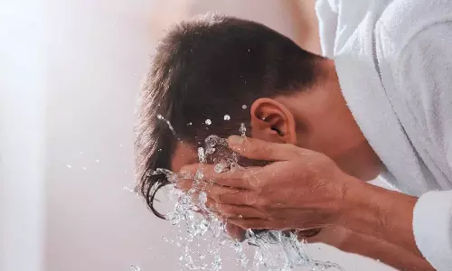 പൈപ്പ് വെള്ളത്തില്‍ മുഖം കഴുകാറുണ്ടോ?; എങ്കില്‍ സൂക്ഷിക്കണം...