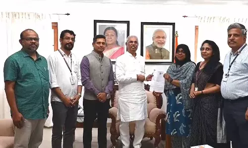 എസ്‌ഐആർ: നടപടികൾക്ക് തുടക്കമിട്ട് സംസ്ഥാനം; എന്യുമറേഷൻ ഫോം ഗവർണർക്ക് നൽകി