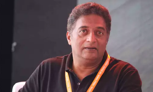 നടൻ പ്രകാശ് രാജിന് കന്നഡ രാജ്യോത്സവ അവാർഡ് നടൻ പ്രകാശ് രാജിന് കന്നഡ രാജ്യോത്സവ അവാർഡ്